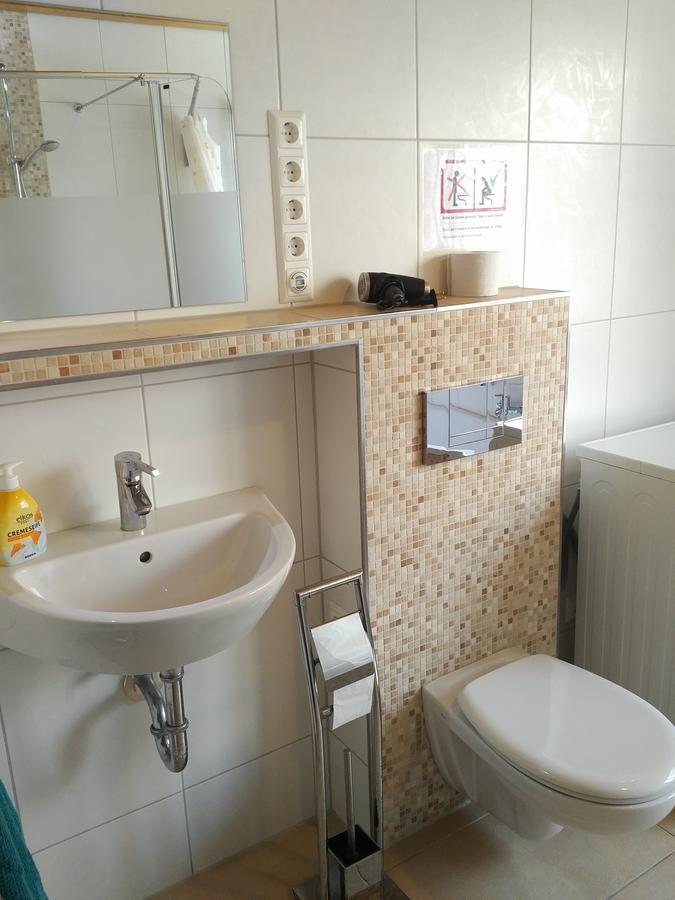 Aaron - Privatunterkunft Magdeburg Luaran gambar
